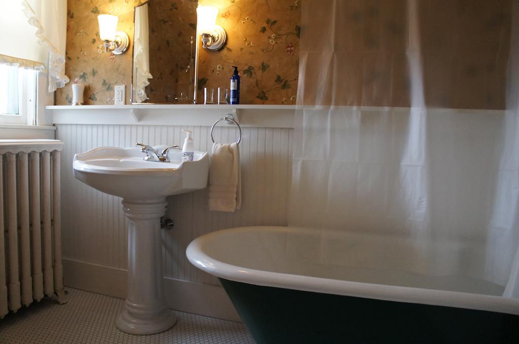 Maplecroft Bed & Breakfast Barre Værelse billede